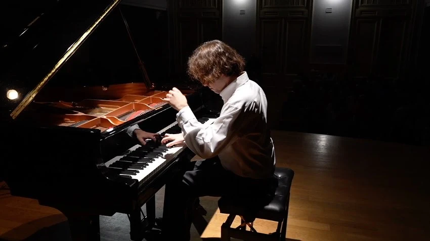 Chris Yonas in recital